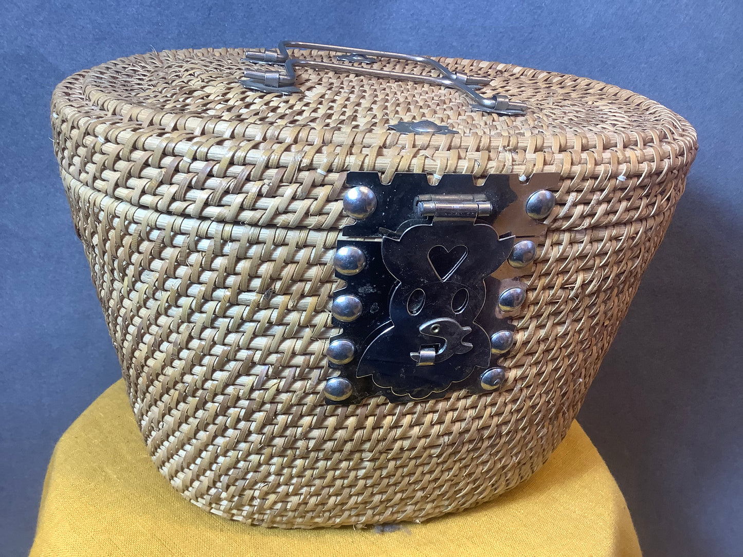 Chinese tea set with fitted basket