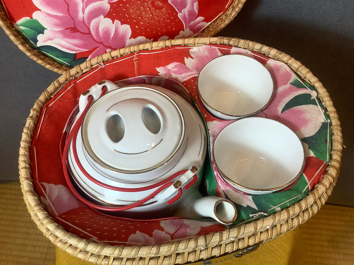 Chinese tea set with fitted basket