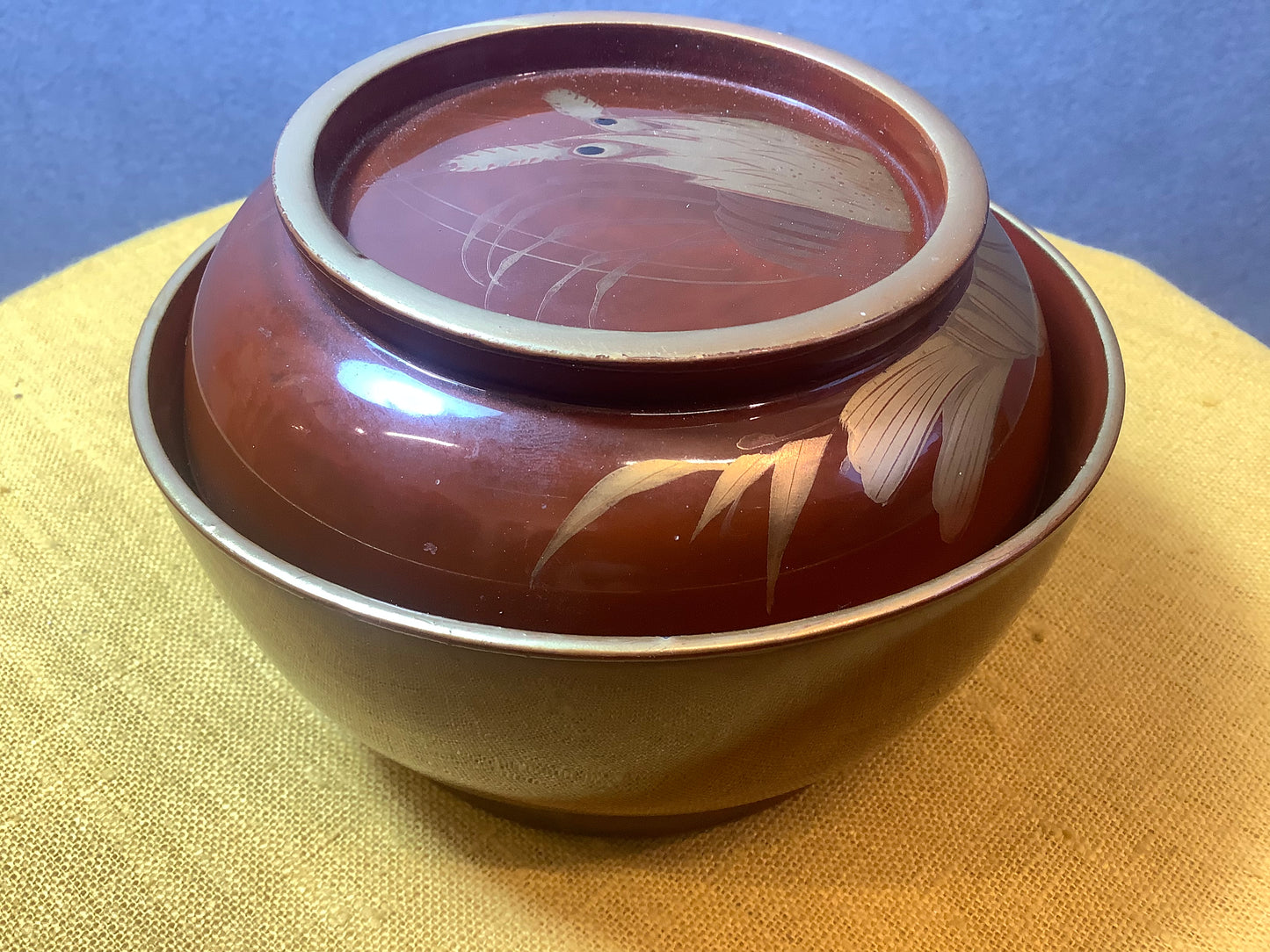 Lacquered bowl with Prawn